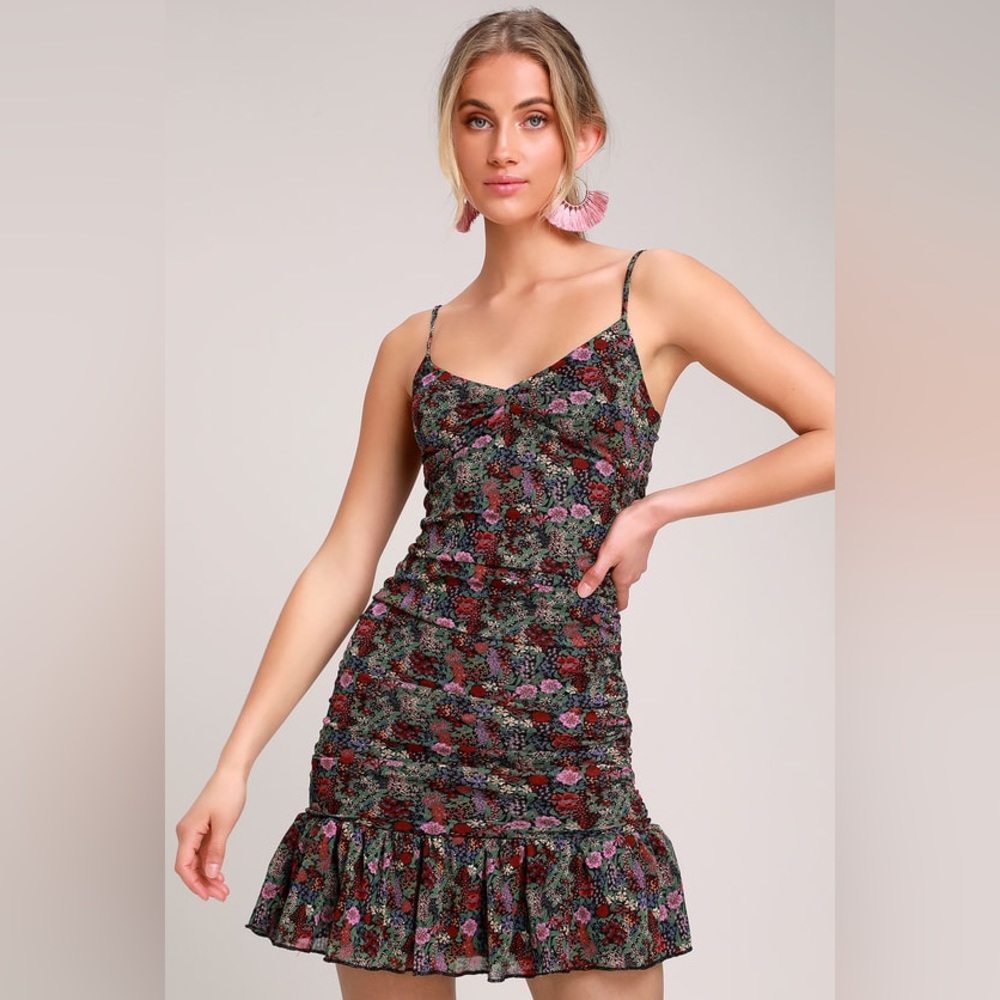 NWT- Lulu’s Let’s Party Floral Print Ruched Dress, Small